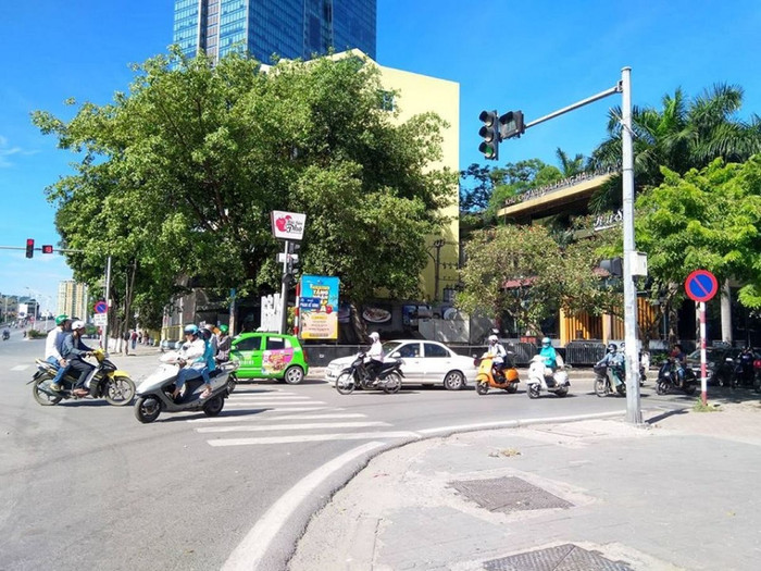 Hải Sản phố vẫn yên vị sau vụ cưỡng chế công trình không phép tại mương Phan Kế Bính