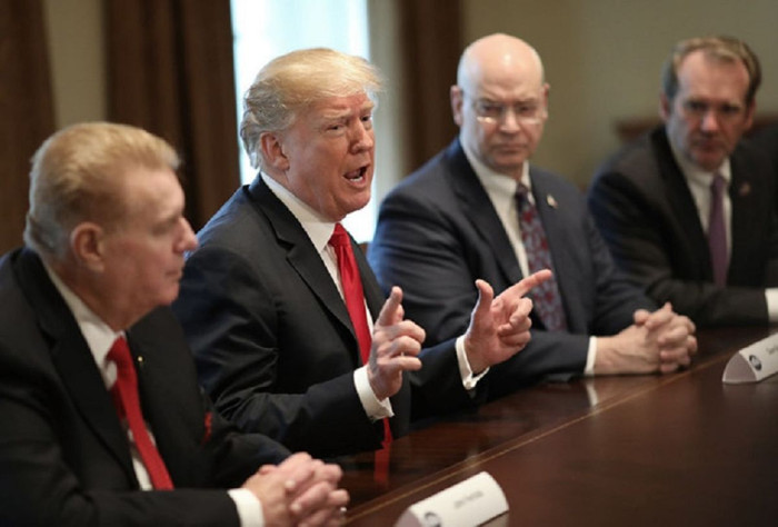 Khẩu chiến leo thang, Trump dọa tăng thuế với ô tô châu Âu
