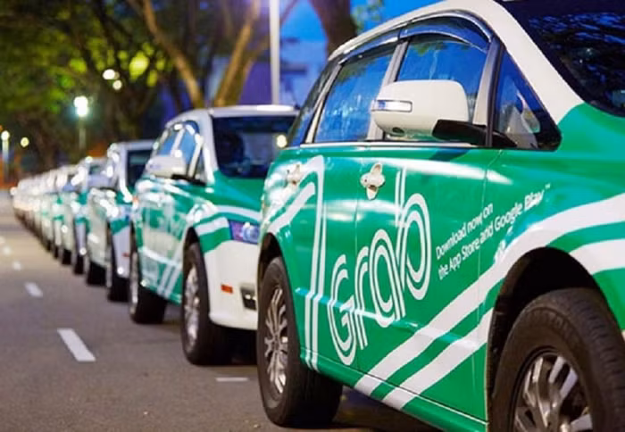 Xe Grab cũng sẽ phải gắn phù hiệu, đeo mào như taxi truyền thống