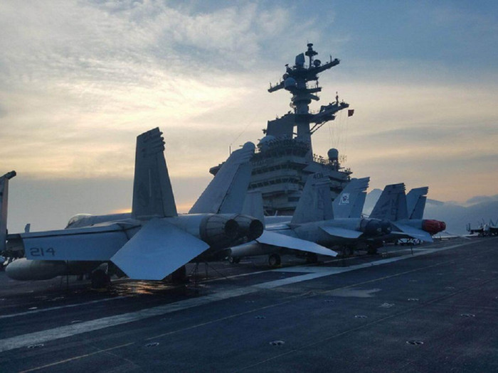 Dàn máy bay "khủng" trên tàu sân bay Mỹ USS Carl Vinson ở Đà Nẵng ảnh 4 Dàn máy bay "khủng" trên tàu sân bay Mỹ USS Carl Vinson ở Đà Nẵng ảnh 4