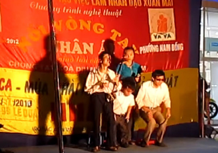 Hà Nội: Yêu cầu chấn chỉnh hoạt động biểu diễn nghệ thuật "xin tiền" phản cảm