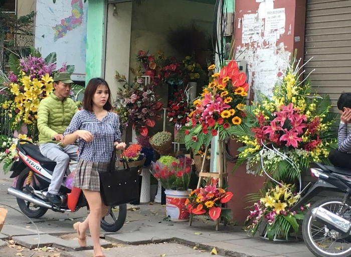 Hà Nội rộn ràng sắc hoa cận ngày quốc tế phụ nữ ảnh 4