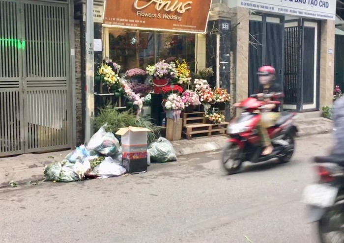 Hà Nội rộn ràng sắc hoa cận ngày quốc tế phụ nữ ảnh 2