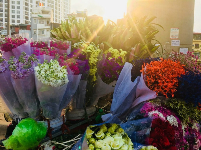 Hà Nội rộn ràng sắc hoa cận ngày quốc tế phụ nữ ảnh 5