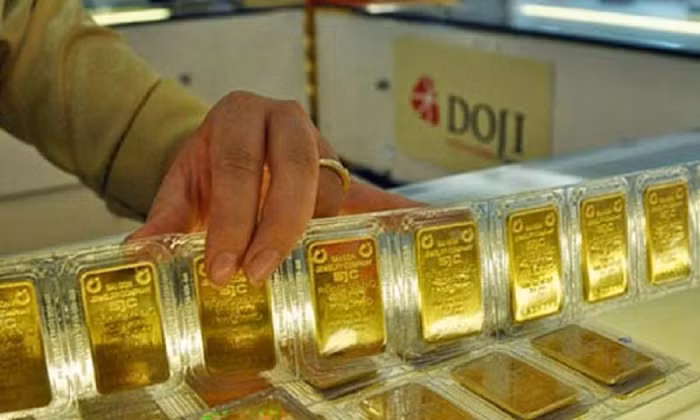 Vàng thế giới vượt 4.500 USD/ounce, trong nước áp sát 160 triệu mỗi lượng 