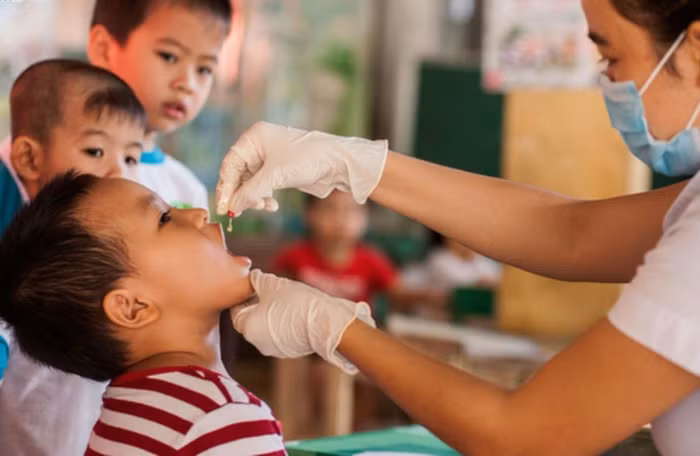 Trẻ em tham gia uống Vitamin A
