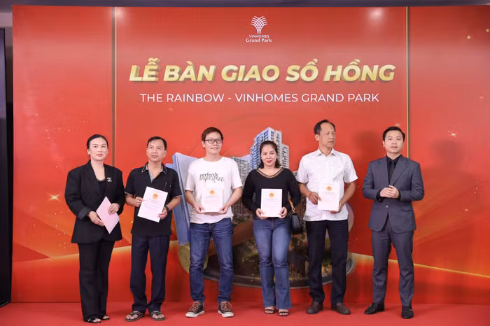 Phân khu The Rainbow – Vinhomes Grand Park chính thức bàn giao hơn 1000 sổ hồng