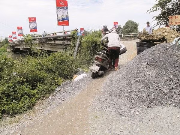 Dự án Marina Tower của LDG ở Thuận An, Bình Dương chưa có đường vào cũng do phần đất làm đường đang vướng mắc tranh chấp với người dân sở tại.