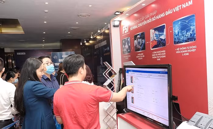 Rất đông đại biểu đã tới tham quan gian hàng của FSI