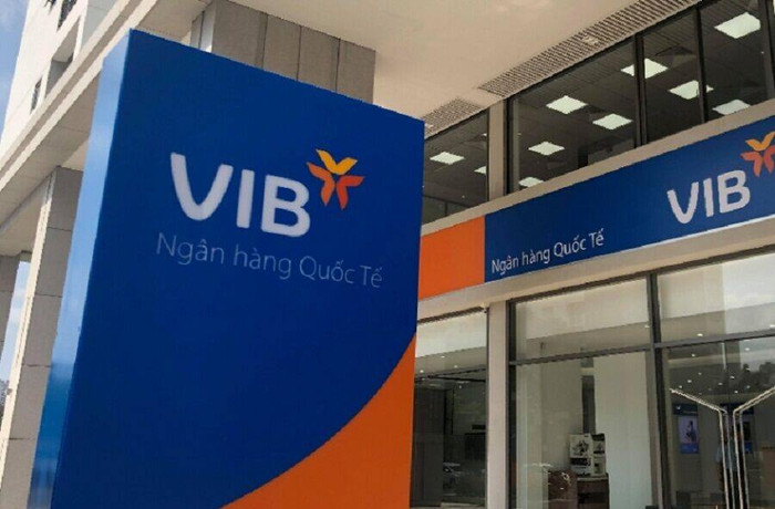 Vợ và con Chủ tịch VIB đăng ký bán bớt cổ phiếu