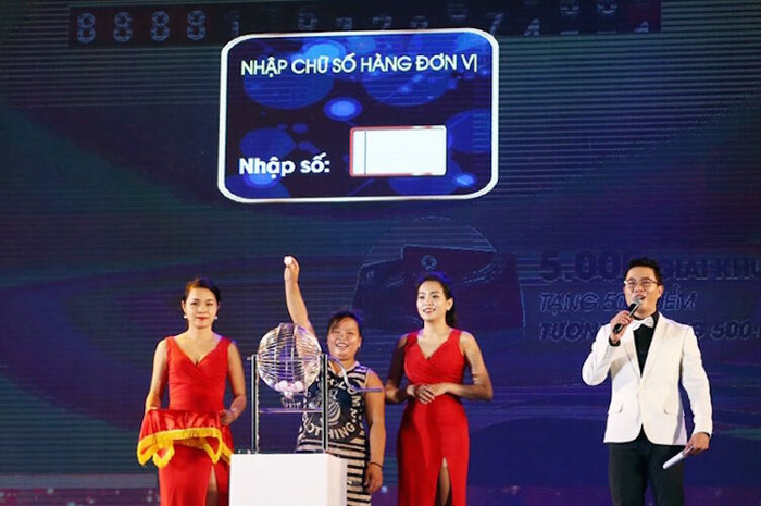 Doanh nghiệp bán lẻ đua khuyến mại “khủng” đón Tết ảnh 1 Doanh nghiệp bán lẻ đua khuyến mại “khủng” đón Tết ảnh 1