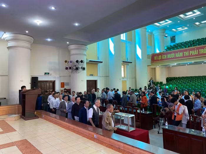 Chung tay ủng hộ đồng bào miền Trung bị ảnh hưởng do mưa lũ