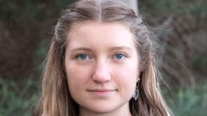 Kathleen O’Donnell, nữ sinh viên 23 tuổi đến từ Melbourne đã đệ đơn kiện chính phủ Úc về các vấn đề biến đổi khí hậu.