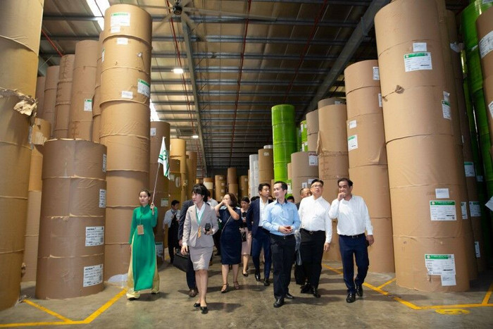 Đối tác, khách hàng tham quan nhà xưởng đạt chứng nhận LEED của CP Paper Đối tác, khách hàng tham quan nhà xưởng đạt chứng nhận LEED của CP Paper