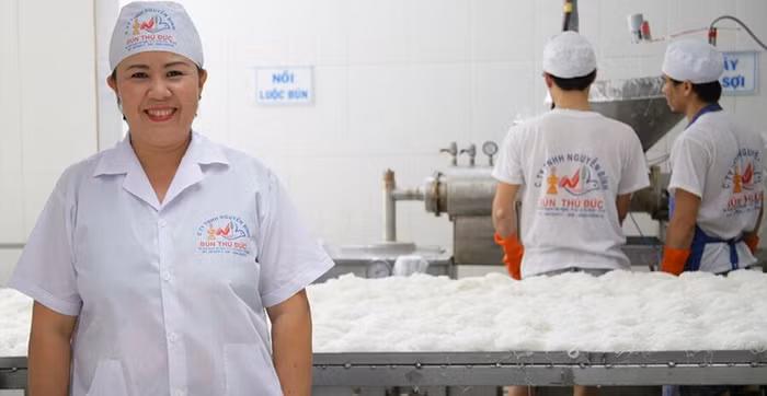 Bà chủ thương hiệu Bún Nguyễn Bính: Làm bún sạch như “lấy trứng chọi đá”