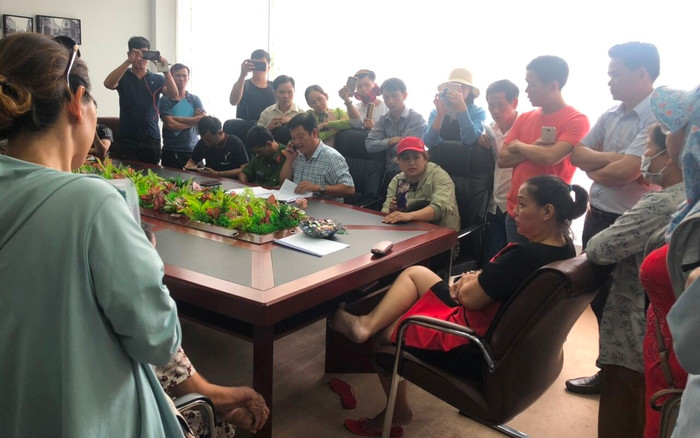 Hàng chục khách hàng vây Công ty Hoàng Kim Land đòi tiền ảnh 2 Hàng chục khách hàng vây Công ty Hoàng Kim Land đòi tiền ảnh 2