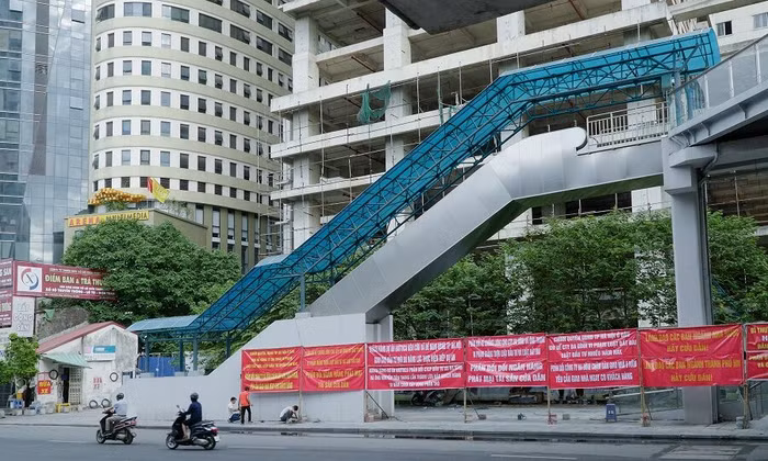 Tòa nhà Hattoco tại 110 Trần Phú, Hà Đông do Công ty CP tư vấn đầu tư xây dựng Ba Đình vẫn nằm im bất động 11 năm không hoàn thành