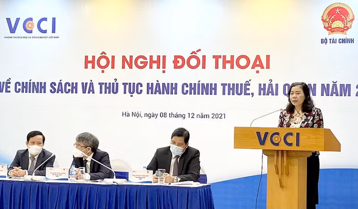 Thứ trưởng Bộ Tài chính Vũ Thị Mai phát biểu tại Hội nghị. Ảnh: Tạp chí Hải quan