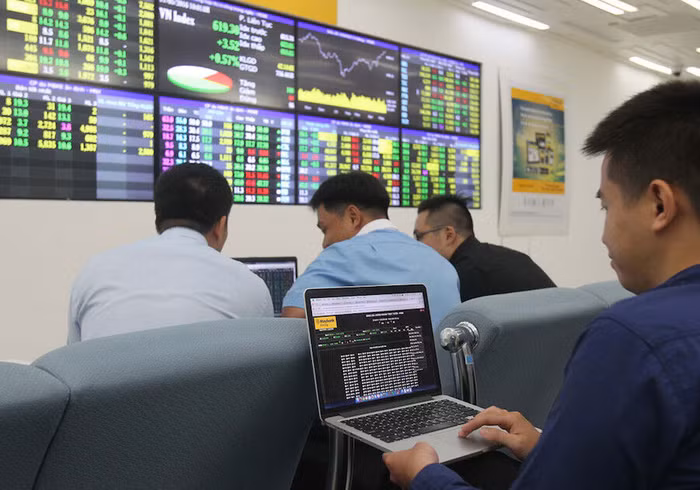 Nhận định thị trường ngày 5/10: "Giao dịch đi ngang và rung lắc"