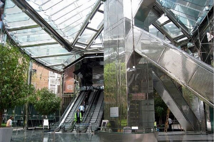 Hồng Kông: Tòa nhà chọc trời The Centre được bán với giá kỷ lục 5,15 tỷ USD ảnh 3