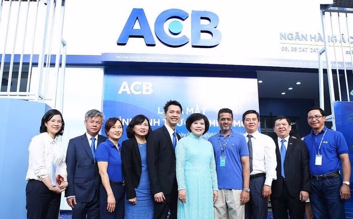 Lộ diện tác giả cú trao tay "khủng" 74 triệu cổ phiếu ACB trong phiên 17/10