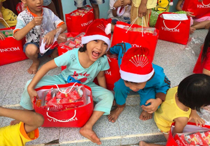 Những món quà chở đầy yêu thương của ông già Noel! ảnh 4 Những món quà chở đầy yêu thương của ông già Noel! ảnh 4