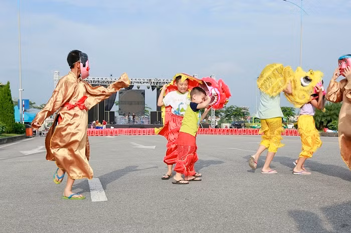 Hà Nội thả ngàn ngôi sao nguyện ước lên bầu trời Trung thu ảnh 4