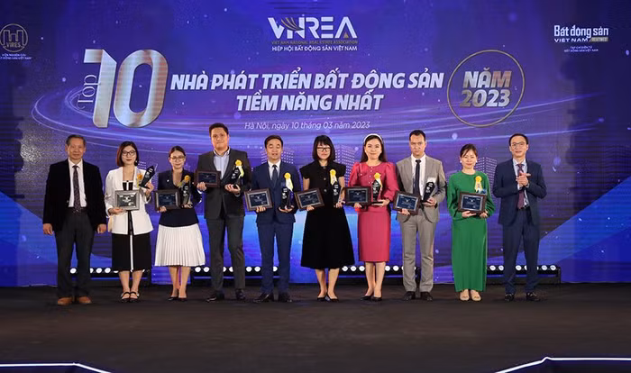 Tôn vinh thương hiệu bất động sản nỗ lực “nhóm lửa trong băng” năm 2022-2023