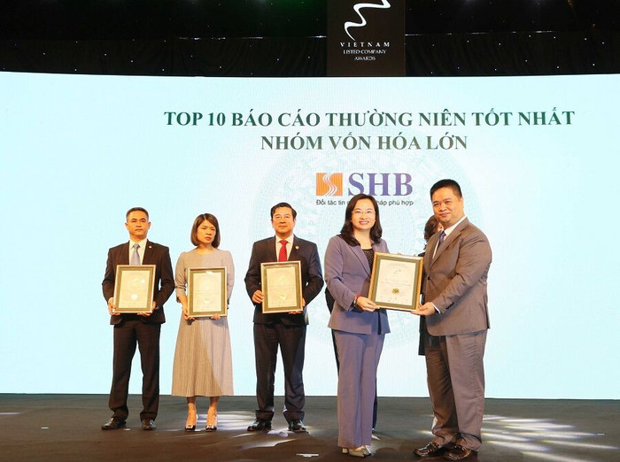 SHB nhận giải Top 10 doanh nghiệp vốn hóa lớn có báo cáo thường niên tốt nhất 2020