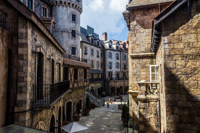 Đi Đà Nẵng hè này, chọn ngay ưu đãi hot từ khách sạn lãng mạn trên đỉnh Bà Nà ảnh 2