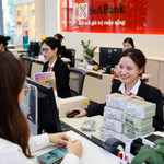 SeABank khẳng định dấu ấn bền vững với 2 giải thưởng ngân hàng Việt Nam tiêu biểu 