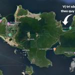 Sân golf nằm tại khu vực Bãi Tre vắt sang Đầm Bấy, một trong những góc đảo tuyệt đẹp và cực riêng tư trên đảo Hòn Tre