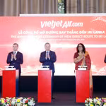 Vietjet chính thức công bố đường bay thẳng giữa TP.HCM và Colombo trước sự chứng kiến của Tổng Bí thư, Chủ tịch nước Tô Lâm (giữa) và Thủ tướng Sri Lanka Harini Amarasuriya (thứ 2 từ phải sang)