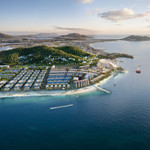 Vinhomes Pearl Bay tọa lạc tại số 9 Trần Phú, hướng ra vịnh Nha Trang, một trong những vịnh biển đẹp nhất hành tinh