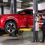 Mang xe đi sửa tưởng mất cả chục triệu đồng, chủ xe điện VinFast bất ngờ nhận hóa đơn… 0 đồng