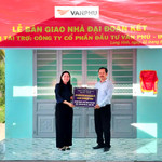 Ủng hộ 720 triệu đồng xây nhà cho các hộ nghèo tại Tây Ninh là minh chứng rõ nét cho triết lý phát triển bất động sản “Vị nhân sinh” mà Văn Phú – Invest theo đuổi