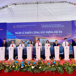 Các đại biểu nhấn nút khởi công dự án
