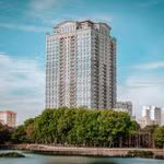 Tân Hoàng Minh đang làm gì tại phía Đông Hà Nội?
