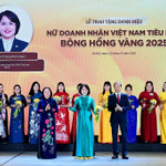 Nữ Phó Tổng Giám đốc BIDV nhận giải thưởng Bông Hồng Vàng 2025