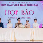 Ban Tổ chức và Ban Giám khảo giải đáp các câu hỏi từ đại diện cơ quan báo chí về cuộc thi