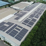 Các doanh nghiệp vật liệu xây dựng được vinh danh ESG 10 đang nỗ lực chuyển đổi sản xuất xanh. Ảnh: Nhà máy Eurowindow sử dụng năng lượng tái tạo- điện mặt trời trong sản xuất