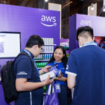 Gian hàng Vinamilk thu hút sự quan tâm của nhiều khách tham dự tại sự kiện AWS Cloud Day Việt Nam 2025 