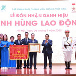 Thay mặt Lãnh đạo Đảng, Nhà nước, Thủ tướng Phạm Minh Chính đã trao Danh hiệu Anh hùng Lao động tặng Tập đoàn VNPT