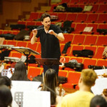 Dàn nhạc Giao hưởng Trẻ Việt Nam tập luyện cùng nhạc trưởng Olivier Ochanine