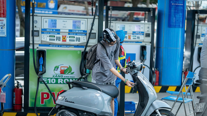 Giá xăng tăng mạnh trước Tết Nguyên đán