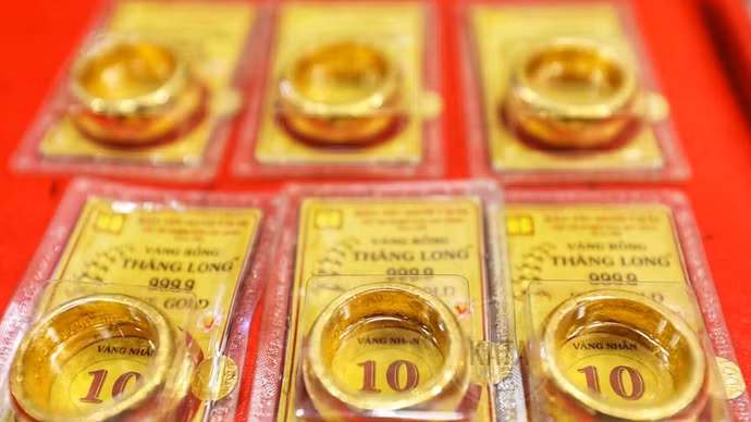 Giá vàng tiếp tục dò đáy, vàng nhẫn rơi sát mốc 157 triệu đồng/lượng
