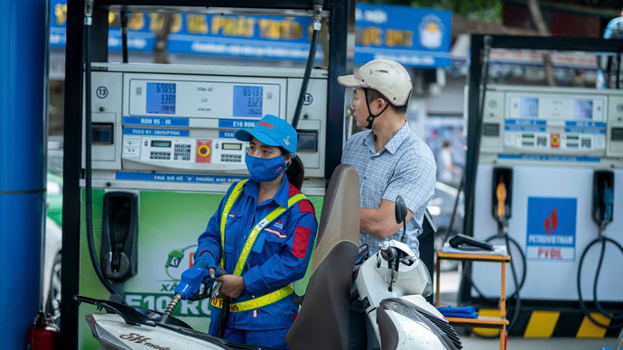 Giá xăng giảm nhẹ sau 3 phiên tăng liên tiếp