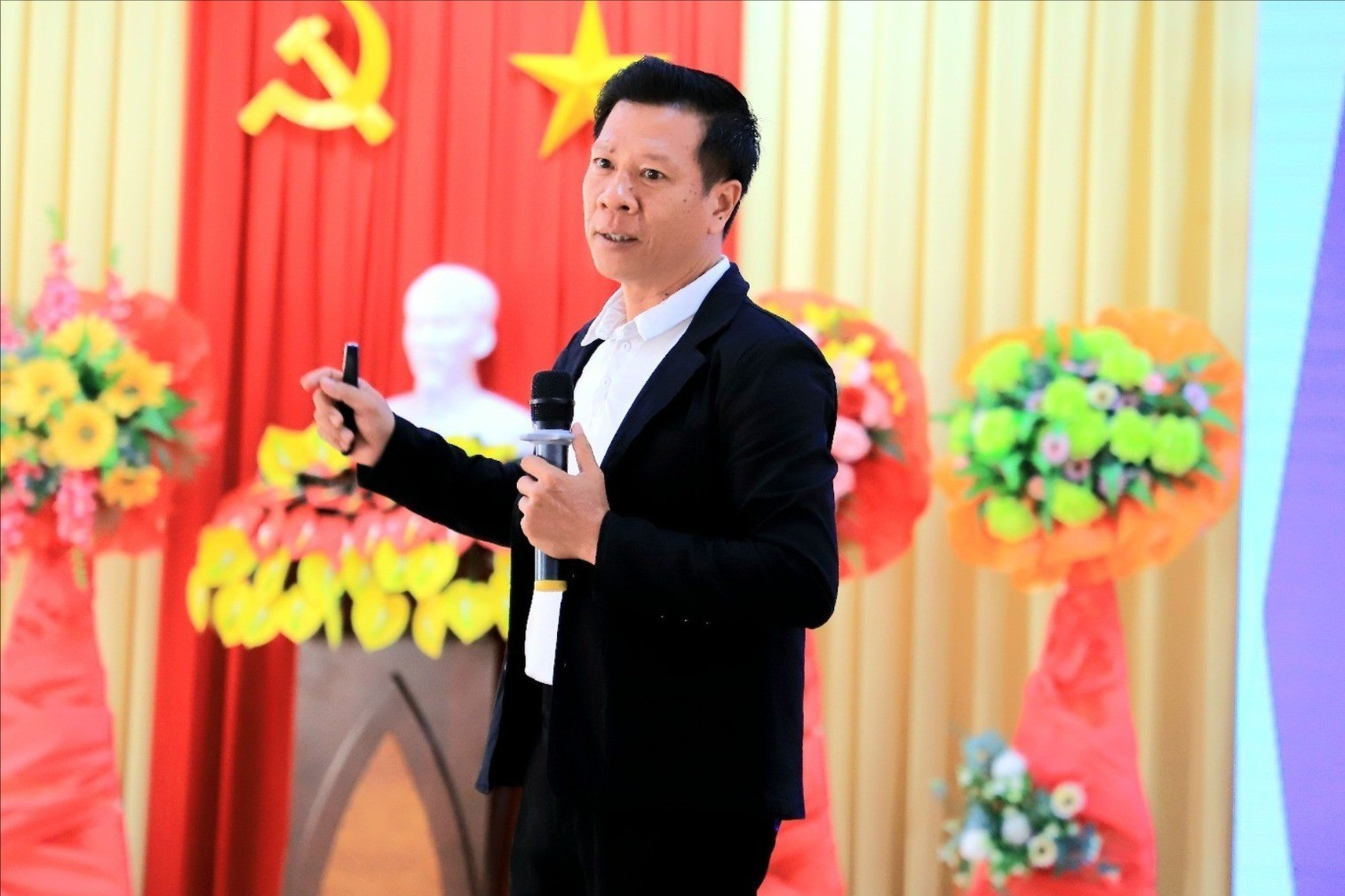 Ông Phan Quốc Tuấn, CEO Viện Phát triển nguồn nhân lực bảo hiểm ong-phan-quoc-tuan-ceo-vien-phat-trien-nguon-nhan-luc-bao-hiem-8295.jpg