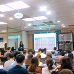 VN-Index áp sát mốc 1.900, sóng tăng nóng dần nhưng rung lắc rình rập