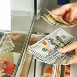 Tỷ giá USD/VND hôm nay ngày 3/6: USD ngân hàng neo cao, thị trường tự do quay đầu giảm giá